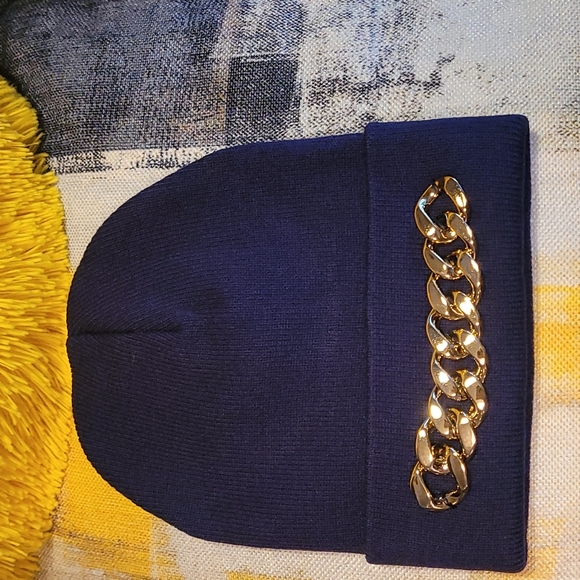 Chain Link Skullie Knit Hat - Picture 5 of 6